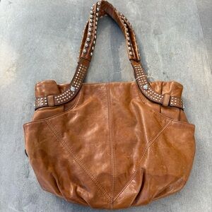 tan leather shoulder bag